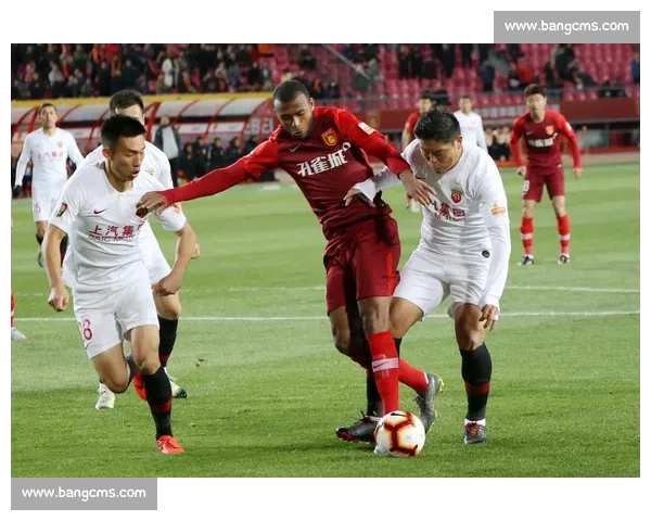 上海上港迎战河北华夏关键对决看中超格局走向焦点之夜强强碰撞谁主沉浮 上海上港迎战河北华夏关键对决看中超格局走向焦点之夜强强碰撞谁主沉浮